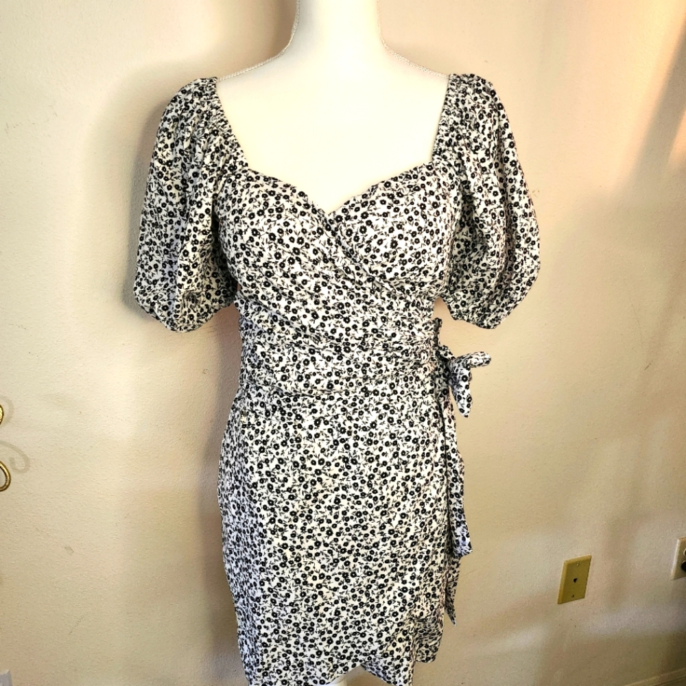 Dress-wrap around, lined, sash ties at waist. Puff sleeves.